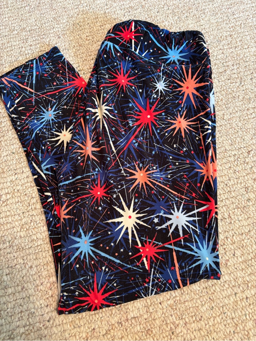 LuLaRoe TC Leggings with red and white starburst print